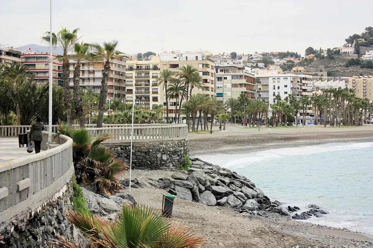 Almuñécar beach promenade