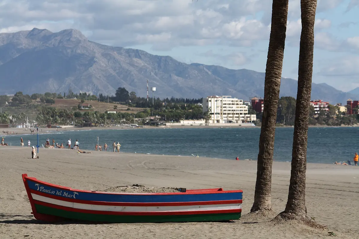 Estepona beach with Sierra Bermeja